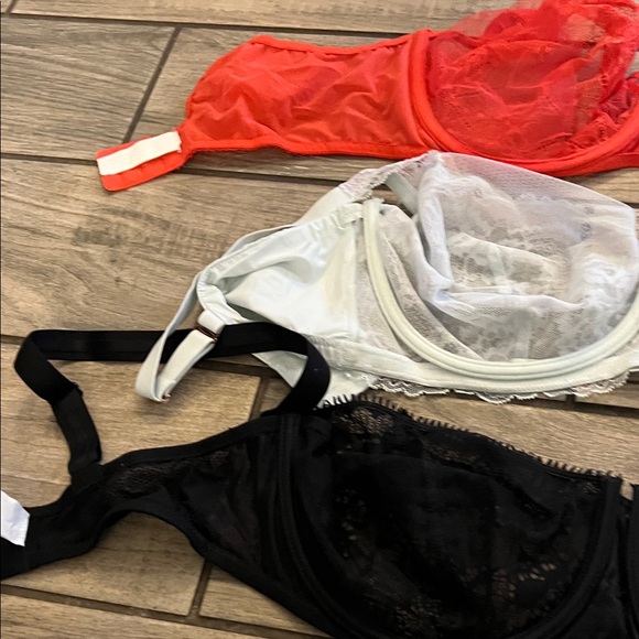 Bra Bundle 36G Red, White, and Black Lace Bras - Picture 14 of 14